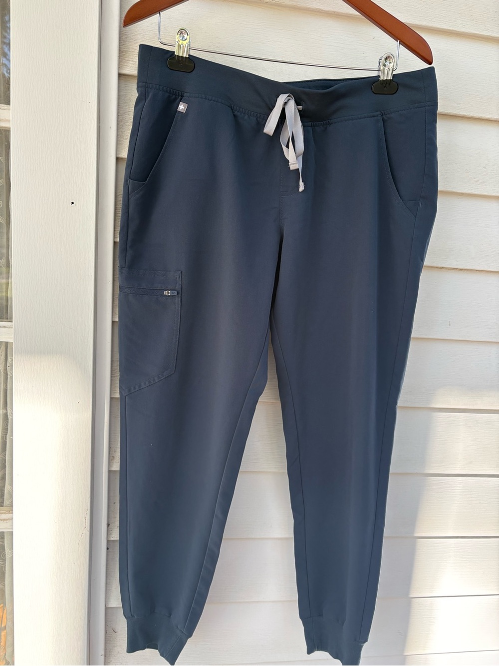 FIGS Women’s Dark Harbor Zamora jogger scrub pants. W18SW2005. EUC. PO 3023.